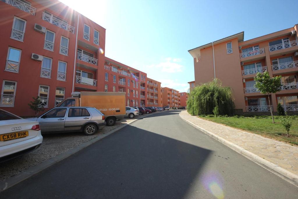 Sunny Day 6 - Menada Apartments Солнечный берег Экстерьер фото